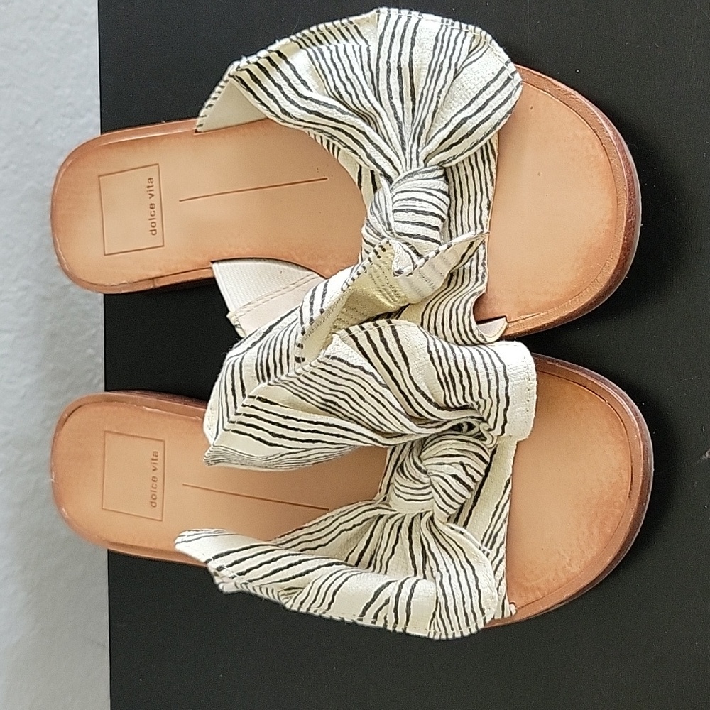 Size 6 Dolce Vita Parin slip-on sandals